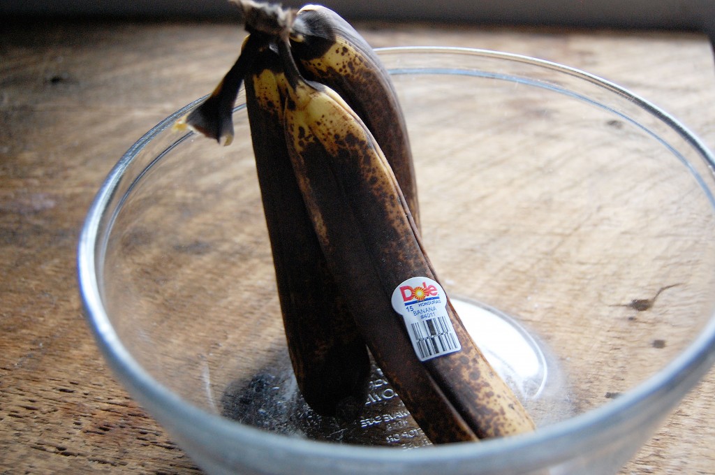 bananas-in-bowl-w