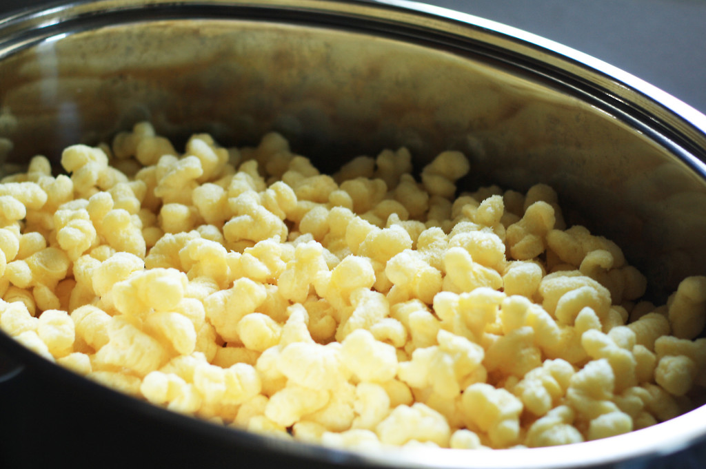 puffed corn in roaster